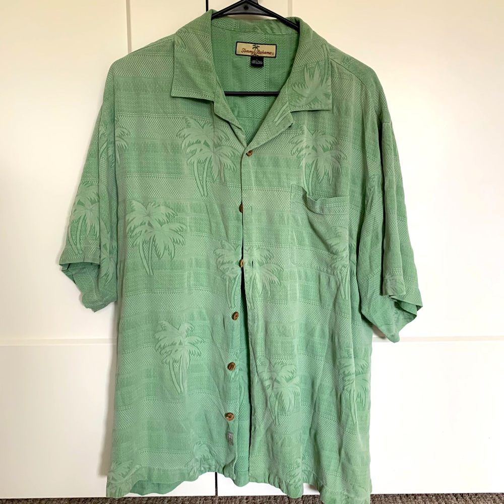 🌴Tommy Bahama short sleeve button down🌴